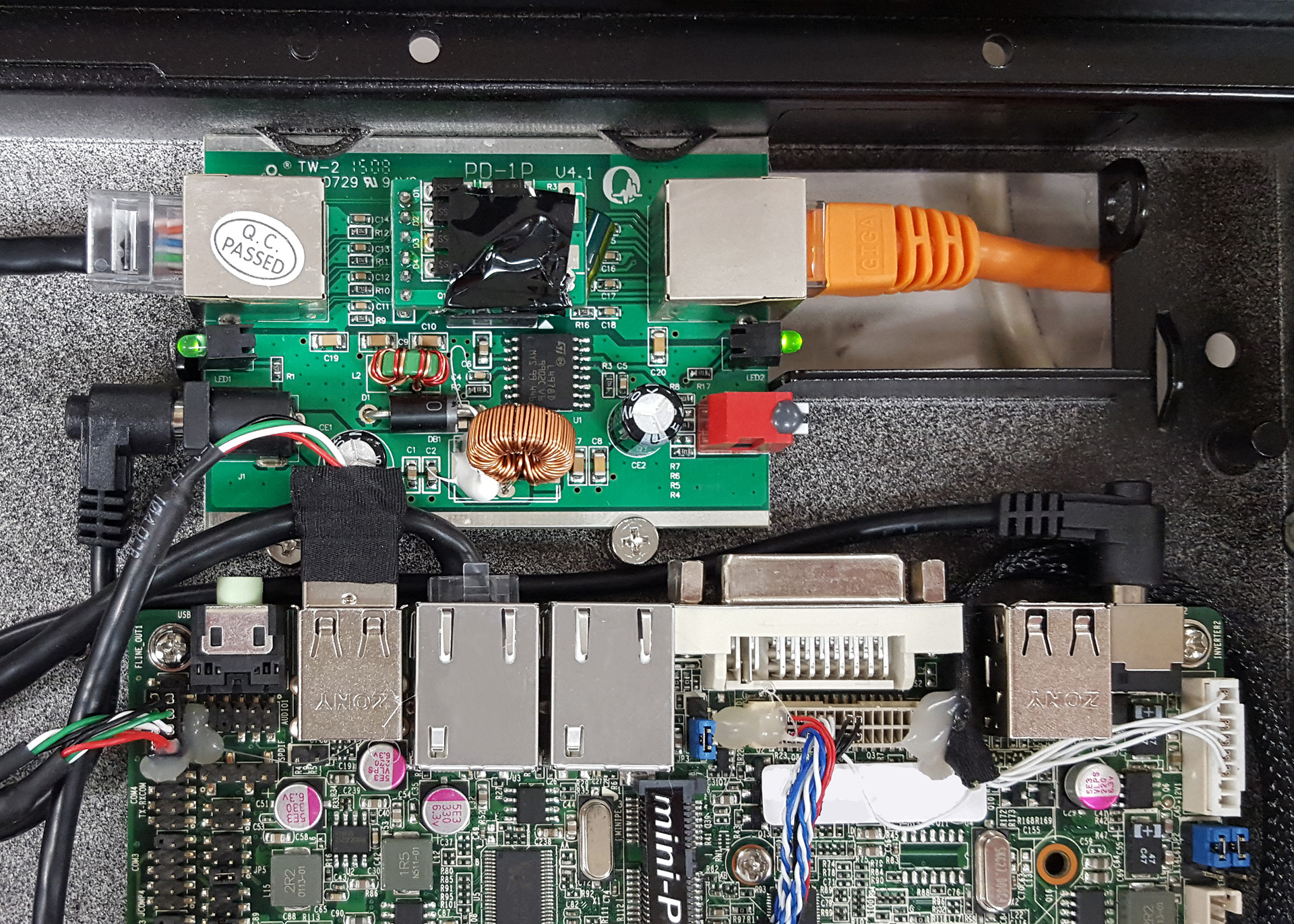 Digital signage PoE+ electronics